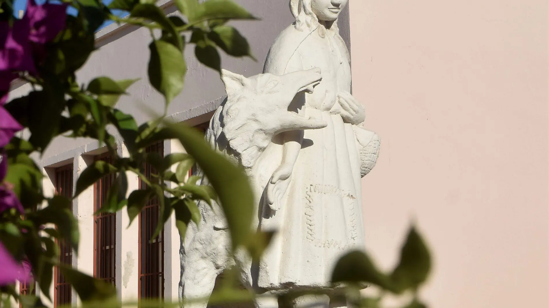 Sonora tiene una de las 6 estatuas de la Caperucita Roja